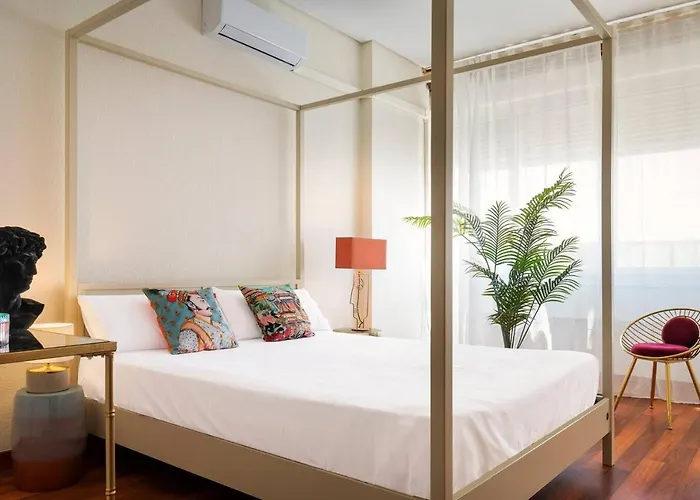 Monkeys Apartments La Campana Suites